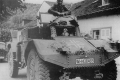 ffb8eafd6a96d94de96d771b3067923e--armored-car-towers