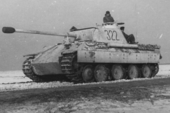 Panzer_V_Panther_with_Zimmerit_Eastern_front_1944-45