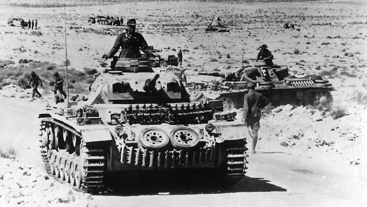 Panzer_III_Ausf_G_DAK_Tank_in_El_Brega_North_Africa