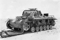 Knocked_out_Panzer_III_near_El_Alamein_1942
