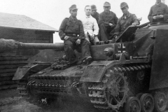 StuG_IV_with_zimmerit_Mielau_Poland