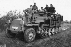 SdKfz_251_Ausf_C_Stuka_zu_Fuss