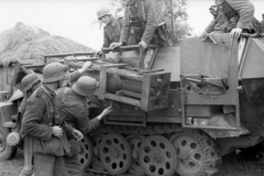 SdKfz_251_Stuka_zu_Fuss_24th_Panzer_Division_eastern_front_1942