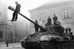 Tiger-II-heavy-tank,-Budapest,-Hungary,-Oct-1944-b